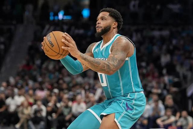 他曾一拳打丢1.9亿！6年熬成烂队钉子户 比傀儡老大更像一哥|黄蜂|布里奇斯|迈尔斯-布里奇斯|迈尔斯·布里奇斯|夏洛特黄蜂队_新浪体育_新浪新闻