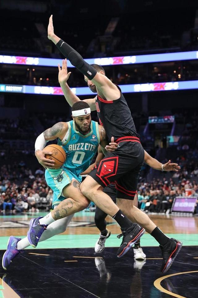 他曾一拳打丢1.9亿！6年熬成烂队钉子户 比傀儡老大更像一哥|黄蜂|布里奇斯|迈尔斯-布里奇斯|迈尔斯·布里奇斯|夏洛特黄蜂队_新浪体育_新浪新闻