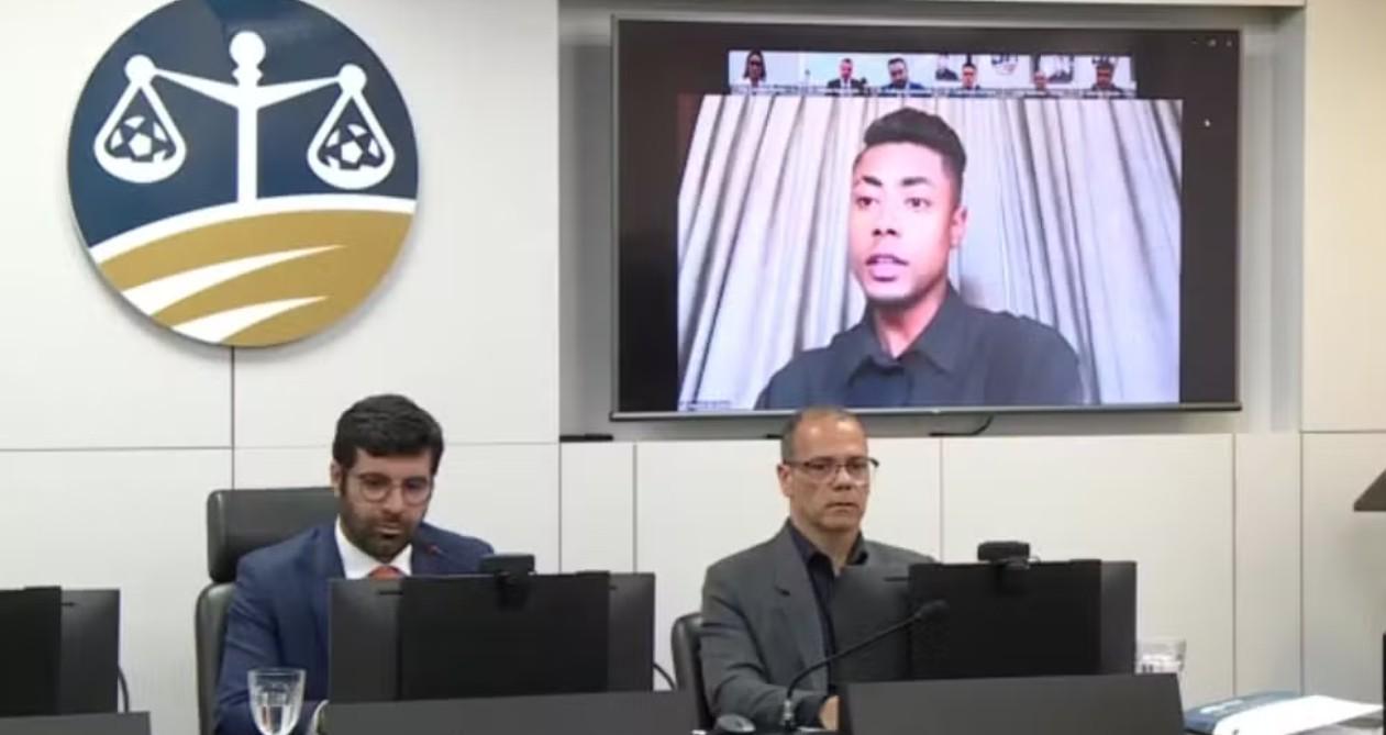 官方：弗拉门戈球员恩里克因涉嫌故意染黄被禁赛12场+罚款6万雷亚尔